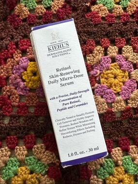 Kiehl's Retinol Serum Box in White and Purple